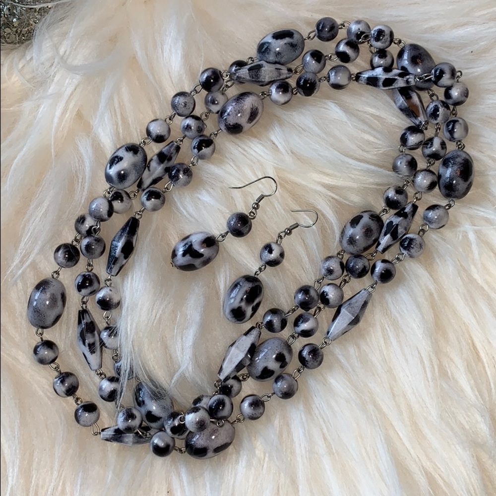 Necklace and earring set